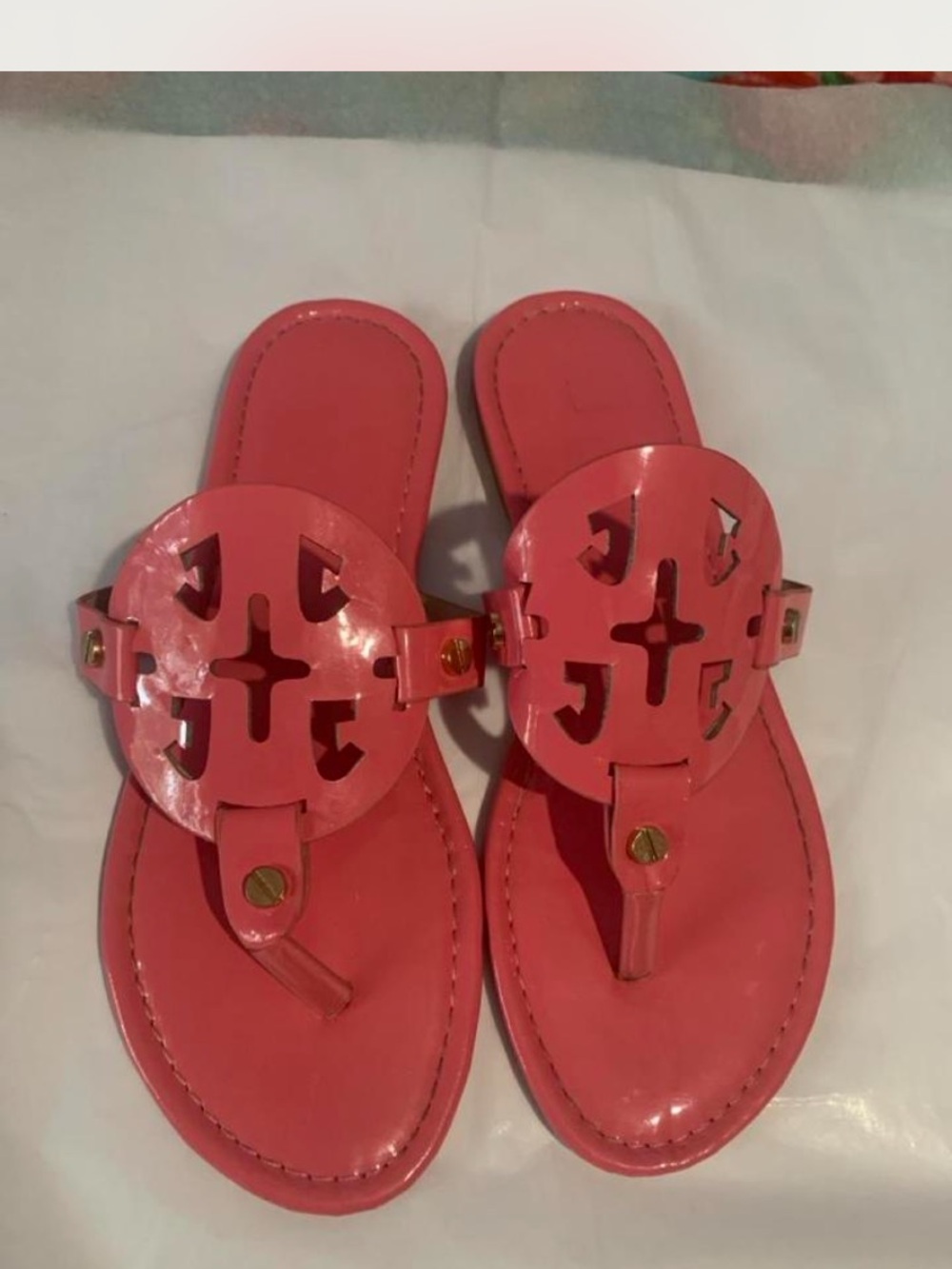 Women's Pink Cutout Leather Thong Sandals Shiny